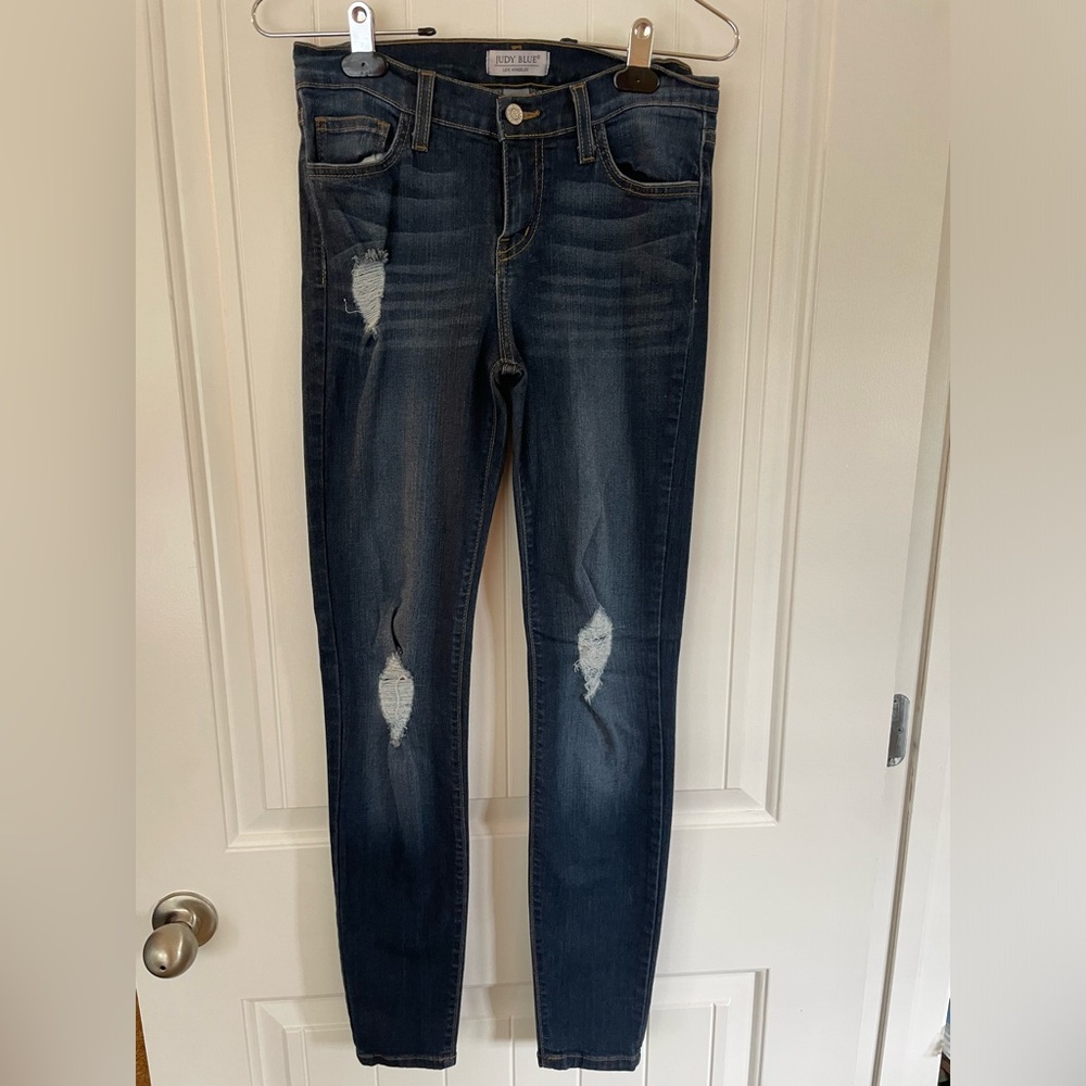 Judy Blues. Size 7/28. Like new. Smoke free home
